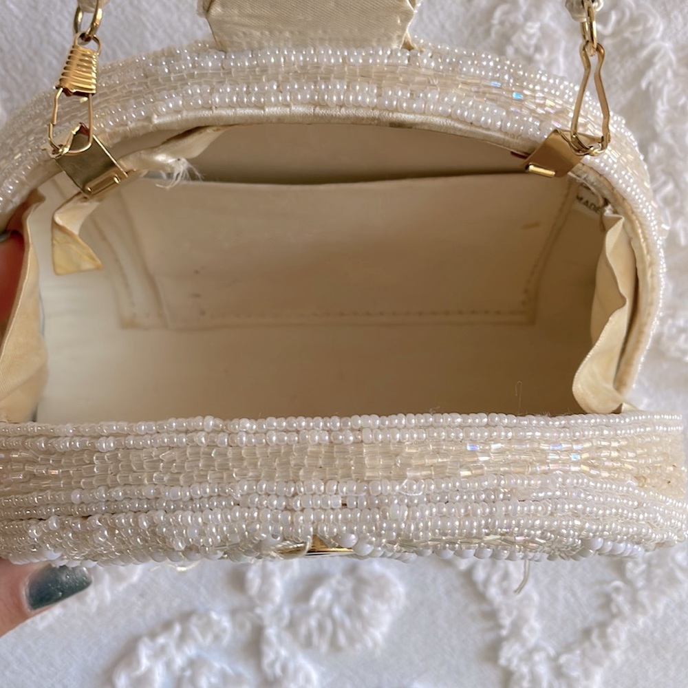 Vintage beaded Pearl clutch with detachable strap - Picture 5 of 9